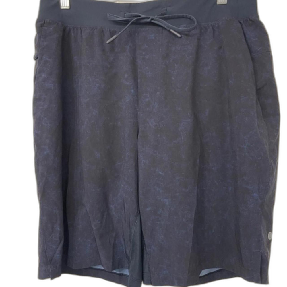 Lululemon Men's Navy and Blue Shorts